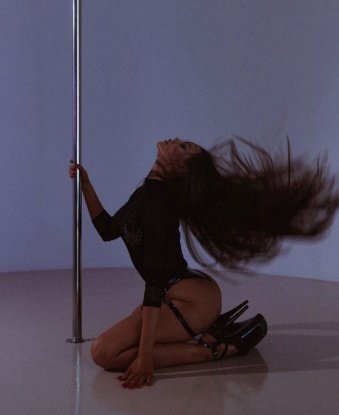 Я опытная профессионалка, которая знает, как доставить тебе наивысшее удовольствие. Мои услуги включают классический секс, оральный секс, эротический массаж и многое другое. Я открыта для экспериментов и готова пойти на встречу твоим желаниям. На фото ты можешь увидеть мои роскошные формы и привлекательное лицо, убедись сам. В Москве я живу уже несколько лет и знаю этот город как свои пять пальцев. Мои клиенты всегда остаются довольными и возвращаются ко мне снова и снова. Так что, давай проведем вместе незабываемое время! 💋🔥 10129, 25 лет